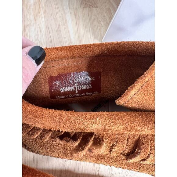 Minnetonka Classic Fringe Softsole Bootie - Picture 6 of 10